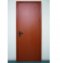 Противопожарная деревянная дверь покрытая эмалью.